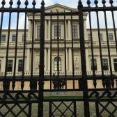 Provinciehuis met tralies