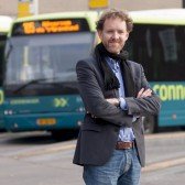 Michel met bus.jpg
